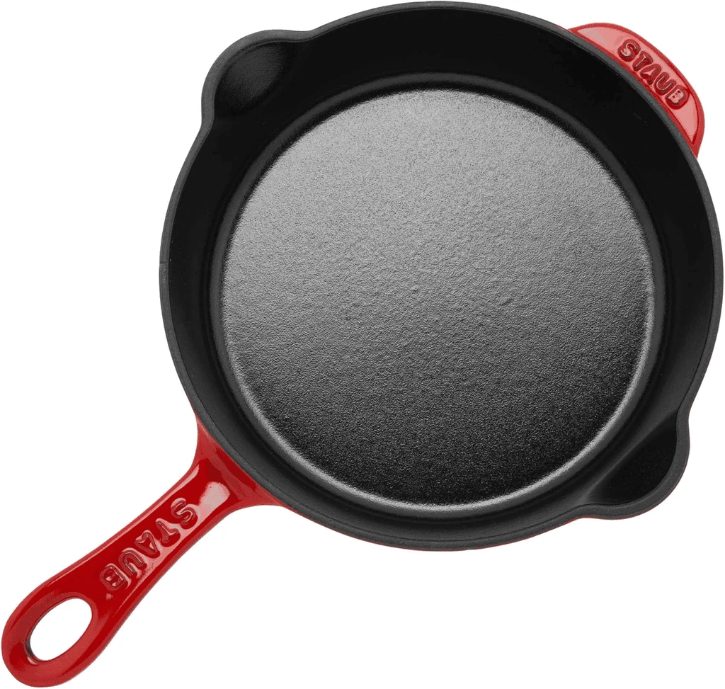 Chảo gang Staub có miệng rót 22cm 1.69L màu đỏ (1029479)