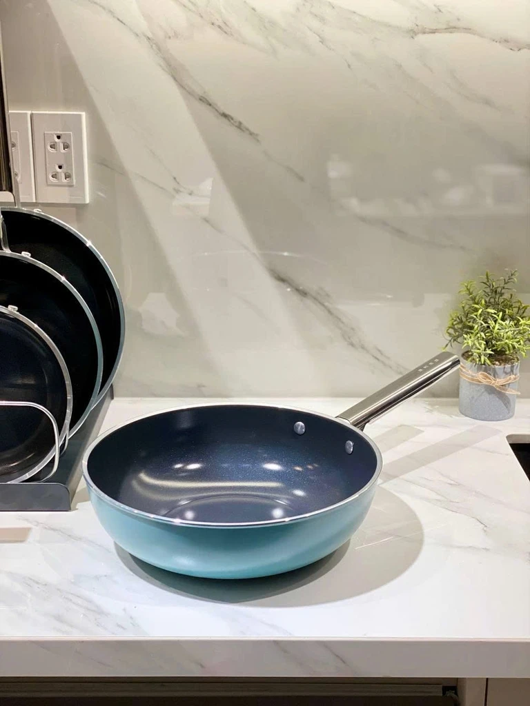Chảo rán SMEG FPF2402EGM 24cm màu xanh ngọc