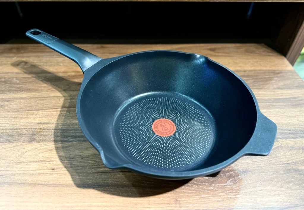 Chảo sâu lòng Tefal Robusto 28cm (có miệng rót)