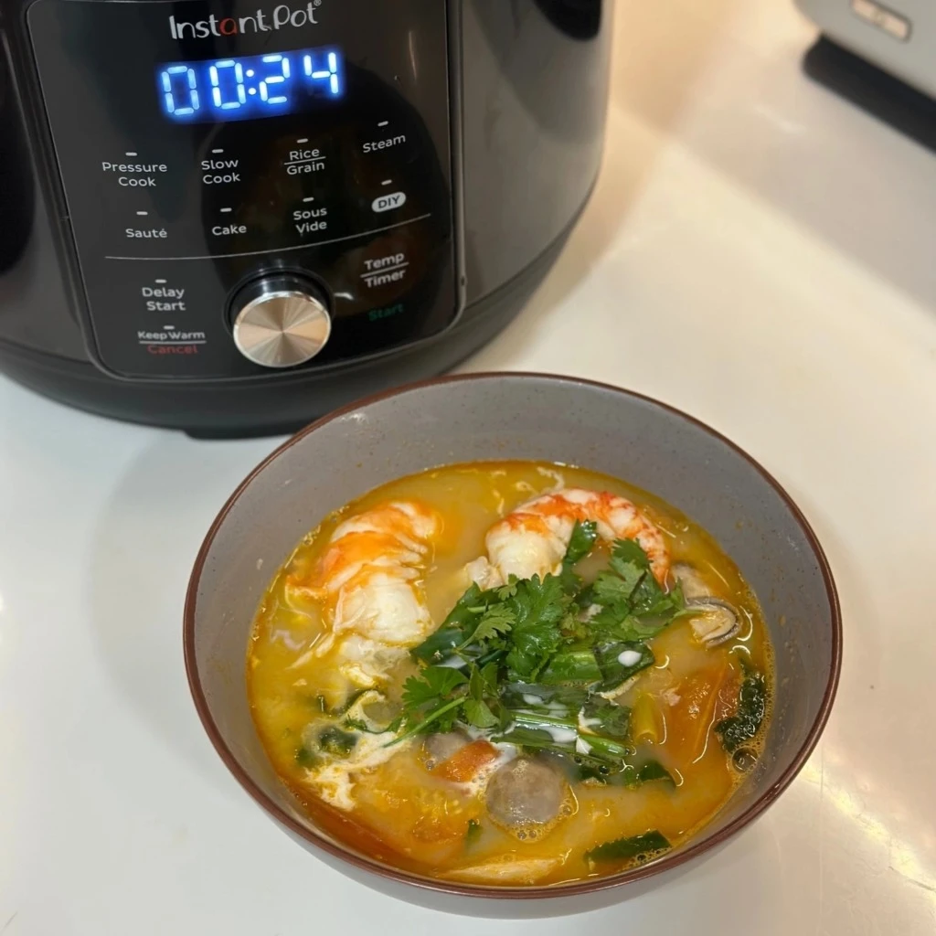 Nồi áp suất đa năng Instant Pot Essential 9 in 1 5,7L