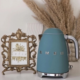 Ấm siêu tốc SMEG KLF03EGMEU Emerald Green 1,7L 2400W màu xanh ngọc nhám