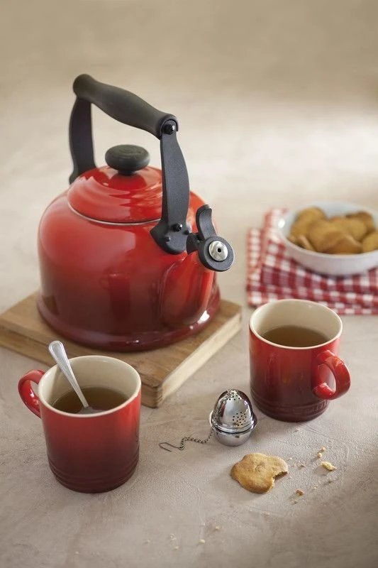 Ấm đun nước Le Creuset màu đỏ 2.1L