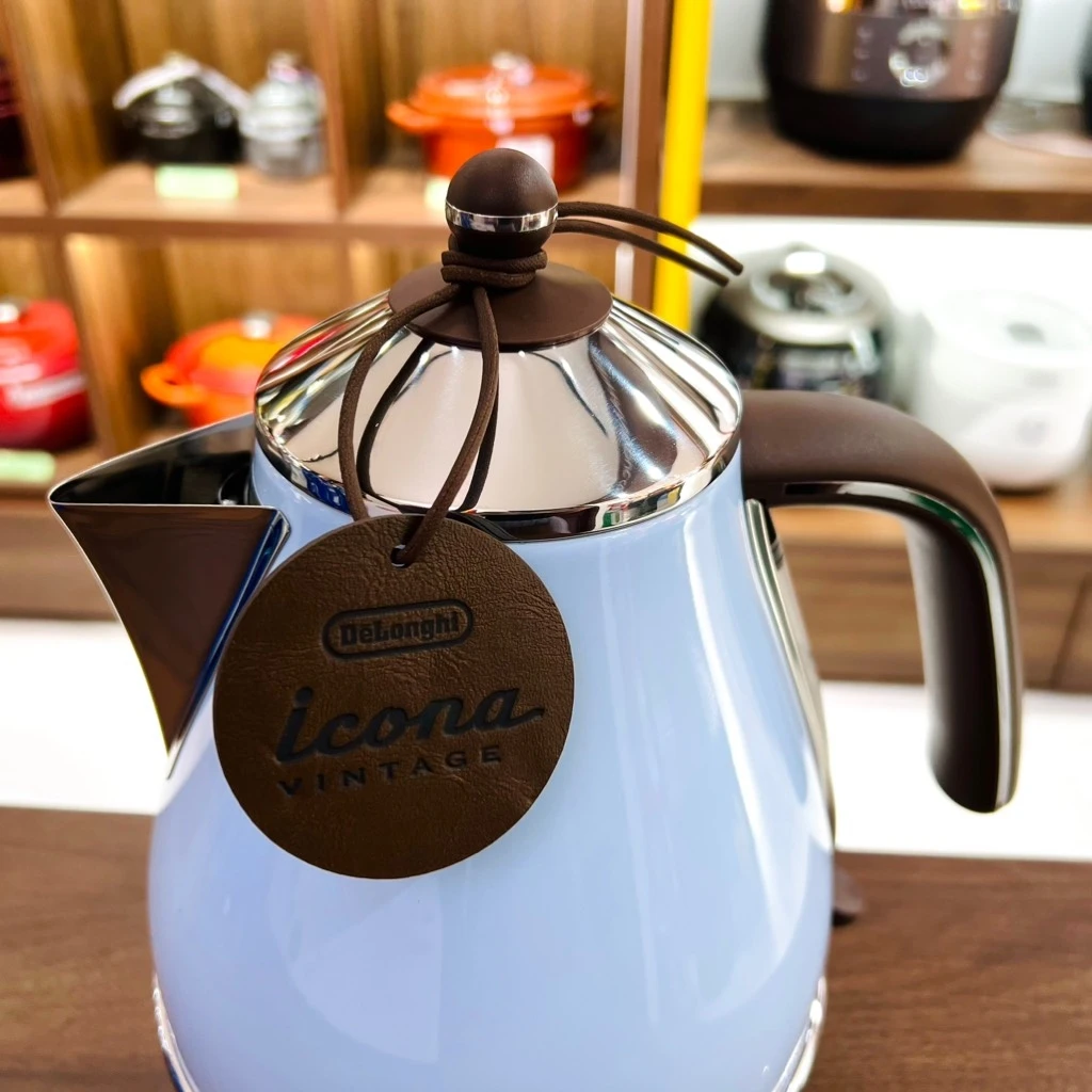 Ấm siêu tốc Delonghi Icona Vintage KBOV 2001.AZ Màu xanh dương