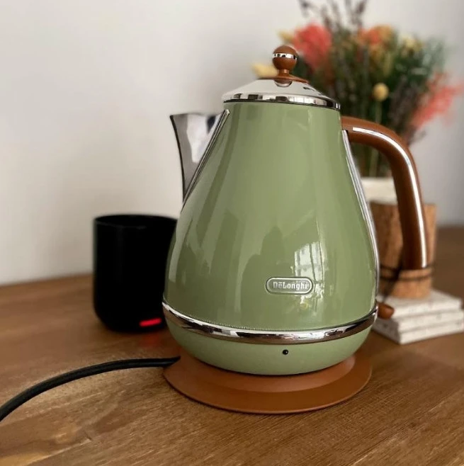 Ấm siêu tốc Delonghi Icona Vintage KBOV 2001.BG 1,7L màu xanh rêu