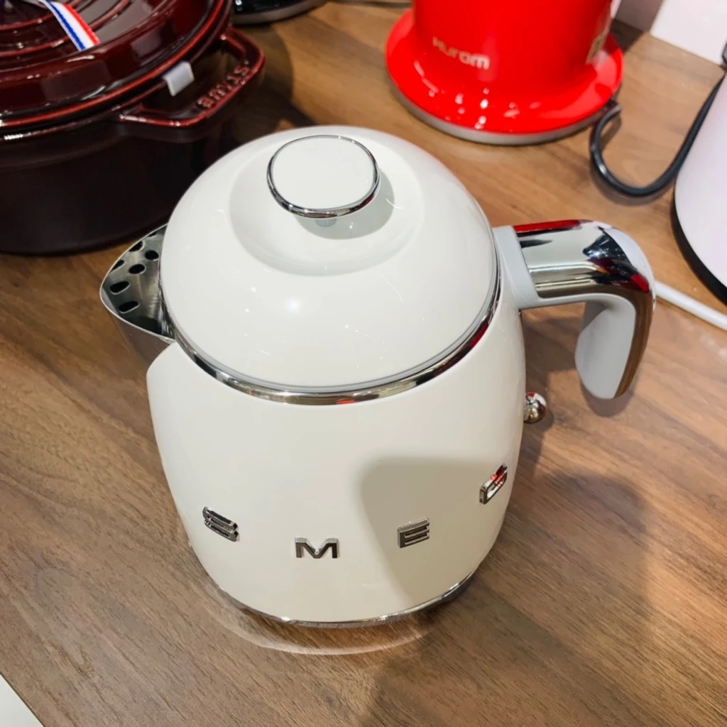 Ấm siêu tốc SMEG KLF05WHEU White 0,8L màu trắng