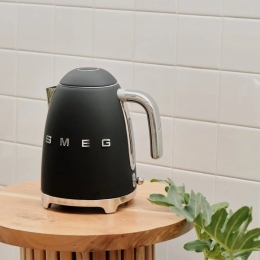 Ấm siêu tốc Smeg Black Matt KLF03BLMEU 1,7L màu đen nhám