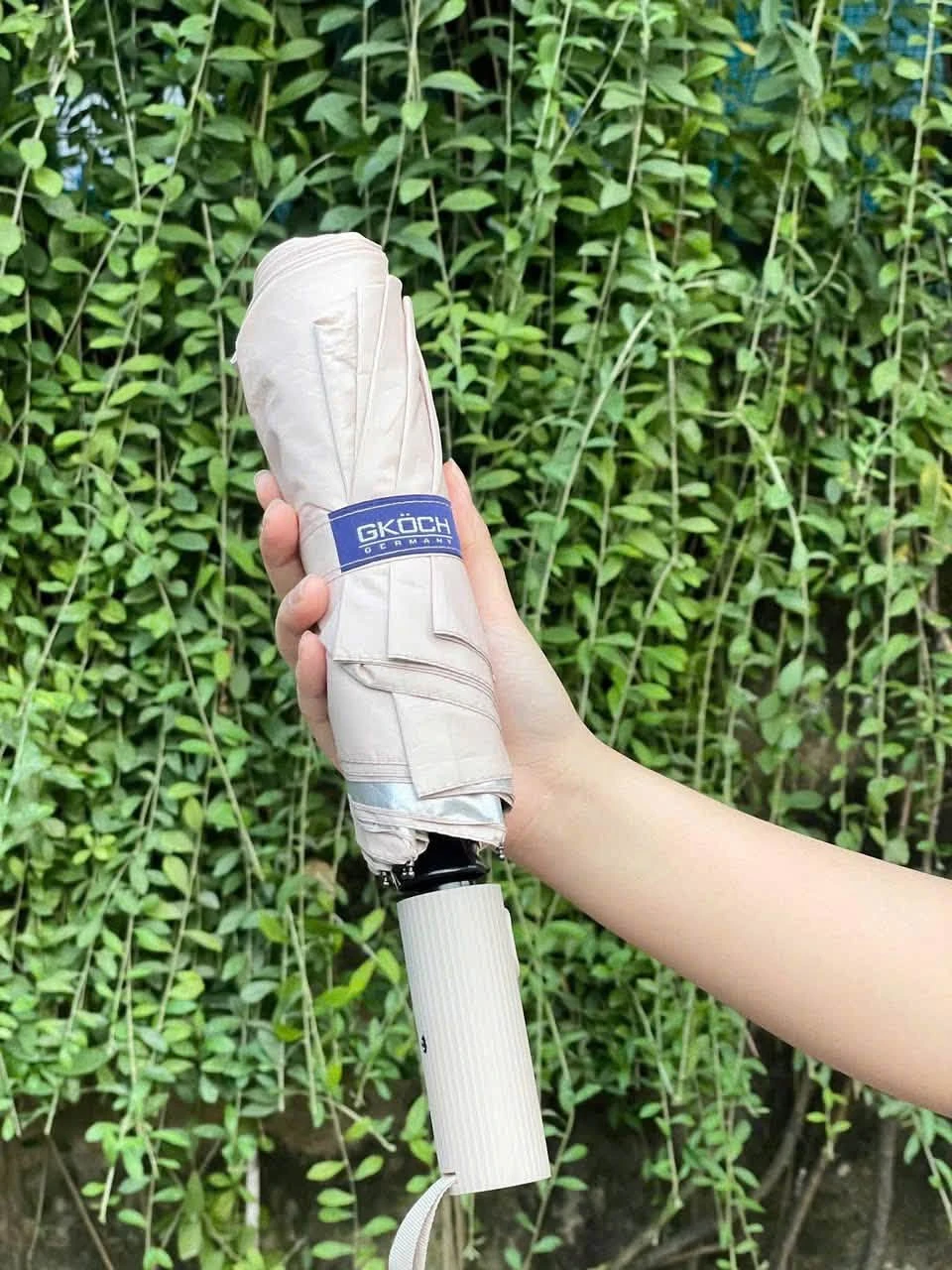 Ô cầm tay tự động, có cán kiểu ống lồng, gấp gọn được, model: HJ001. Nhãn hiệu: GKOCH
