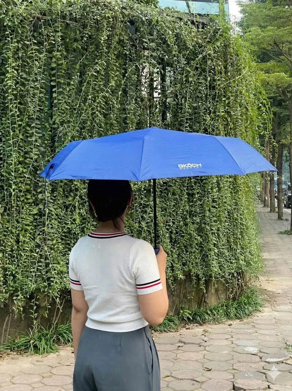 Ô cầm tay tự động, có cán kiểu ống lồng, gấp gọn được, model: HJ001. Nhãn hiệu: GKOCH