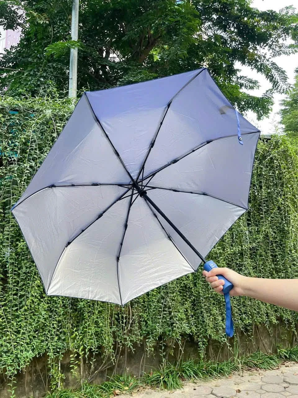 Ô cầm tay tự động, có cán kiểu ống lồng, gấp gọn được, model: HJ001. Nhãn hiệu: GKOCH