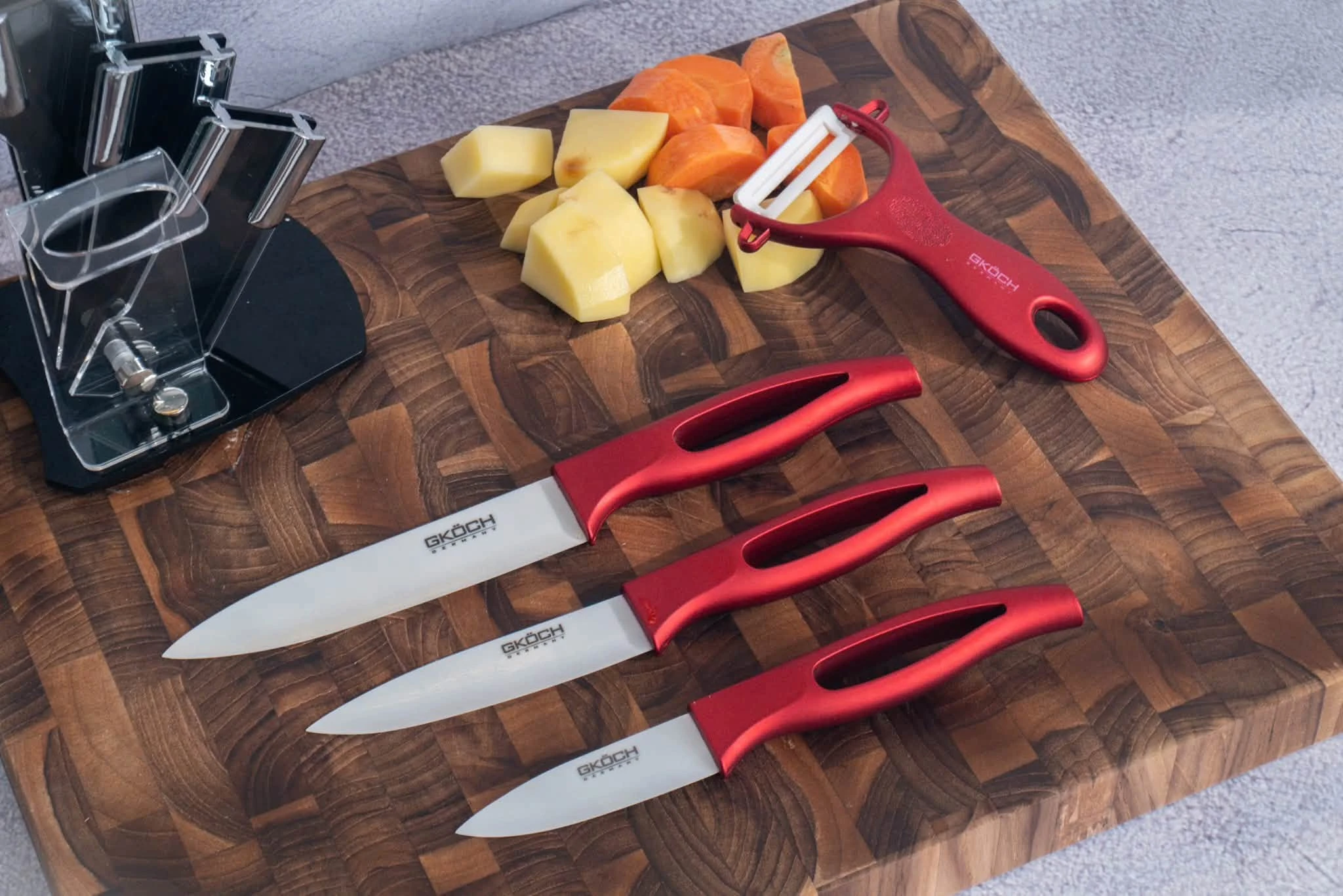 Set dao + nạo nhựa ABS 2 màu, tay cầm bằng nhựa ABS, lưỡi dao chất liệu gốm ceramic, 5 chi tiết/hộp. Model: PK-C33. . Nhãn hiệu: GKOCH