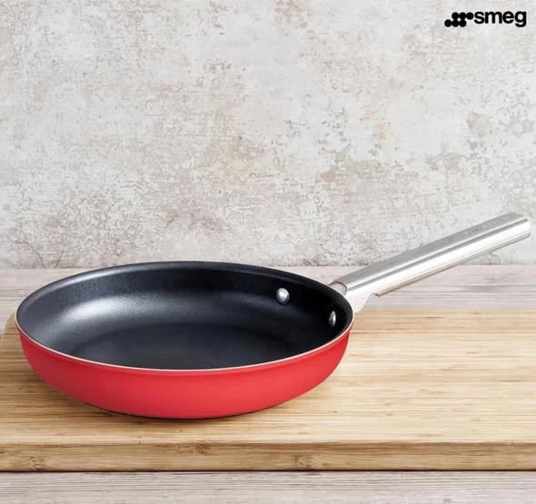 Chảo chống dính Smeg CKFF size 26cm màu đỏ