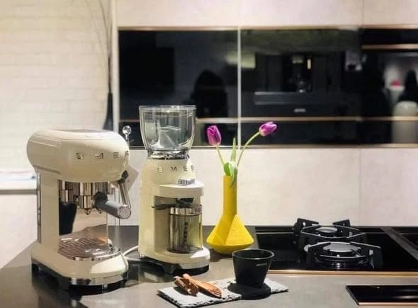 MÁY XAY HẠT CAFE SMEG CGF11CREU Màu Kem